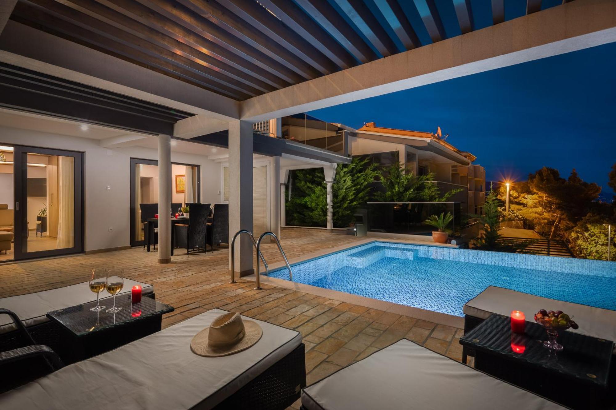 Luxury Seafront Villa With Heated Pool, Jacuzzi, Sea View, 150 M From Beach Stanici Exterior photo